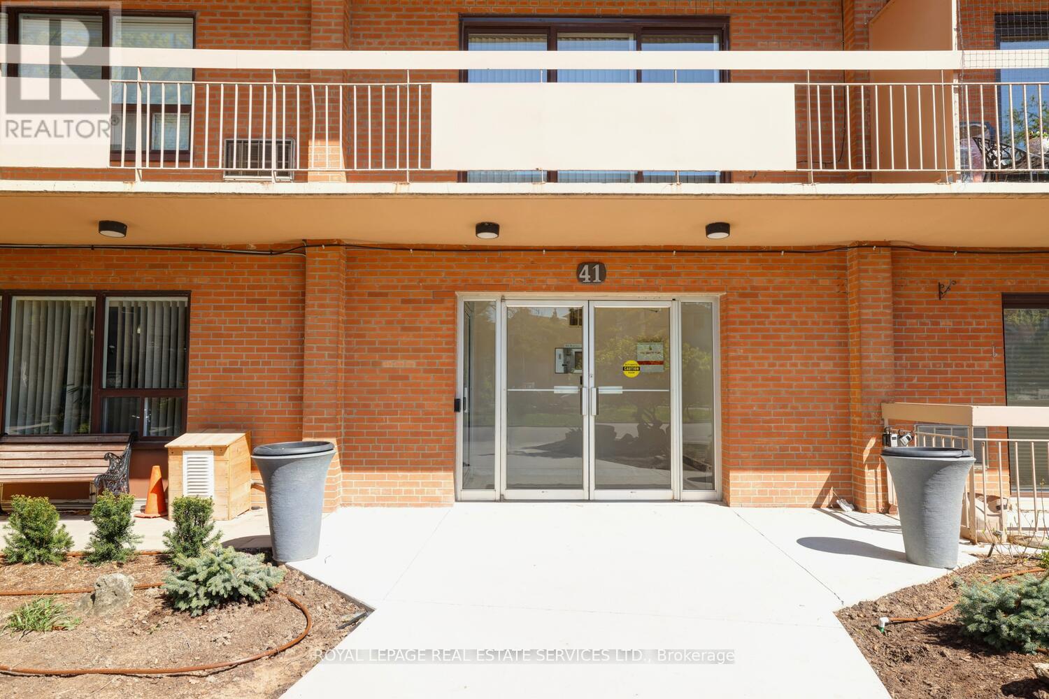 












104 - 41 LAKE SHORE DRIVE

,
Toronto,




Ontario
M8V1Z3

