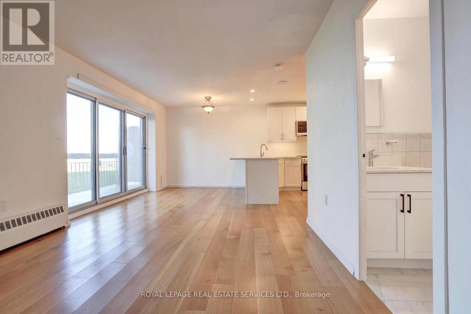 












104 - 41 LAKE SHORE DRIVE

,
Toronto,




Ontario
M8V1Z3

