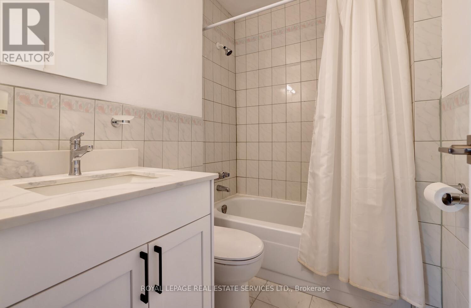 












104 - 41 LAKE SHORE DRIVE

,
Toronto,




Ontario
M8V1Z3

