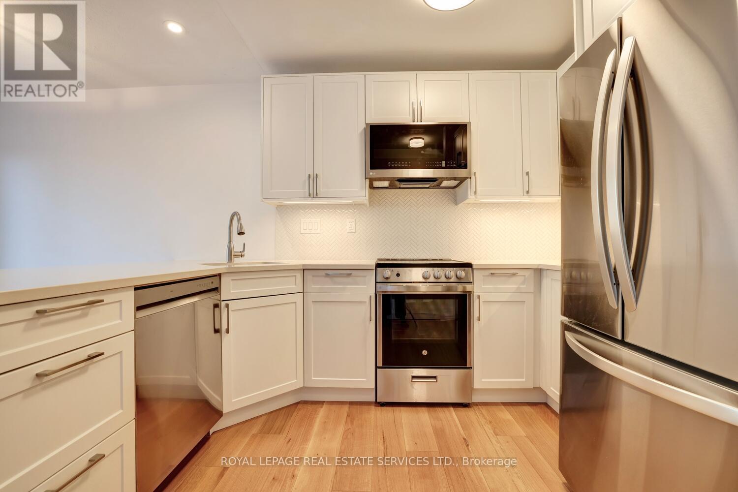 












104 - 41 LAKE SHORE DRIVE

,
Toronto,




Ontario
M8V1Z3

