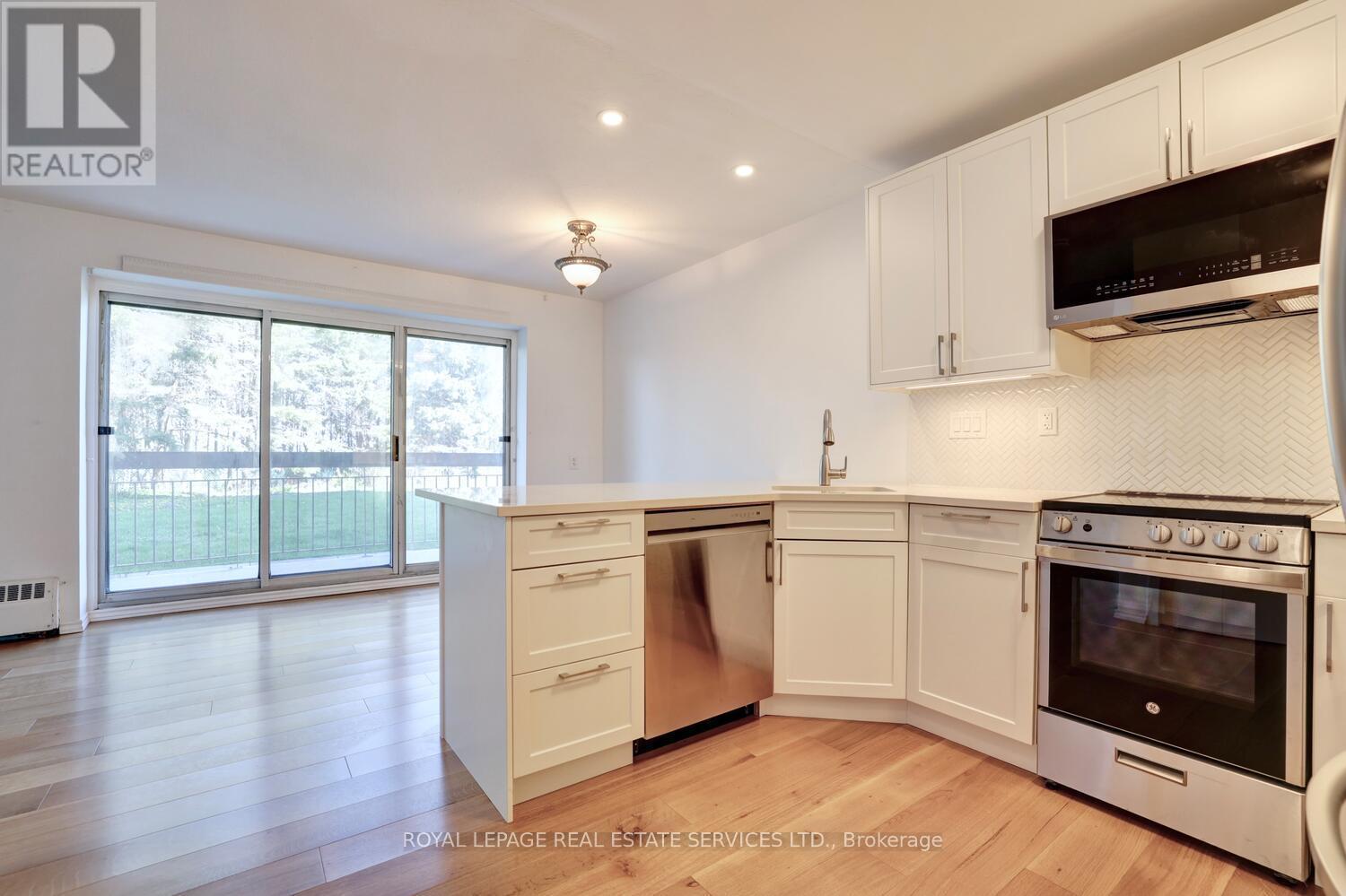 












104 - 41 LAKE SHORE DRIVE

,
Toronto,




Ontario
M8V1Z3

