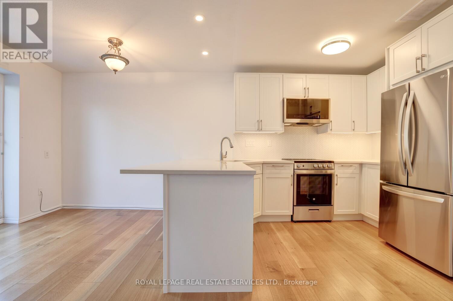 












104 - 41 LAKE SHORE DRIVE

,
Toronto,




Ontario
M8V1Z3

