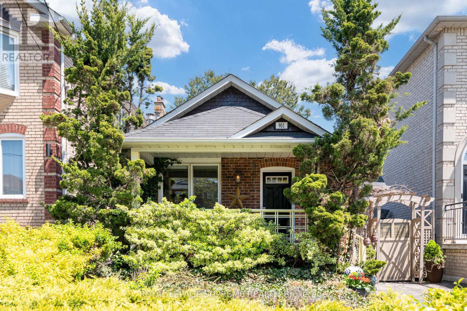 












901 ST CLARENS AVENUE

,
Toronto,




Ontario
M6H3X5

