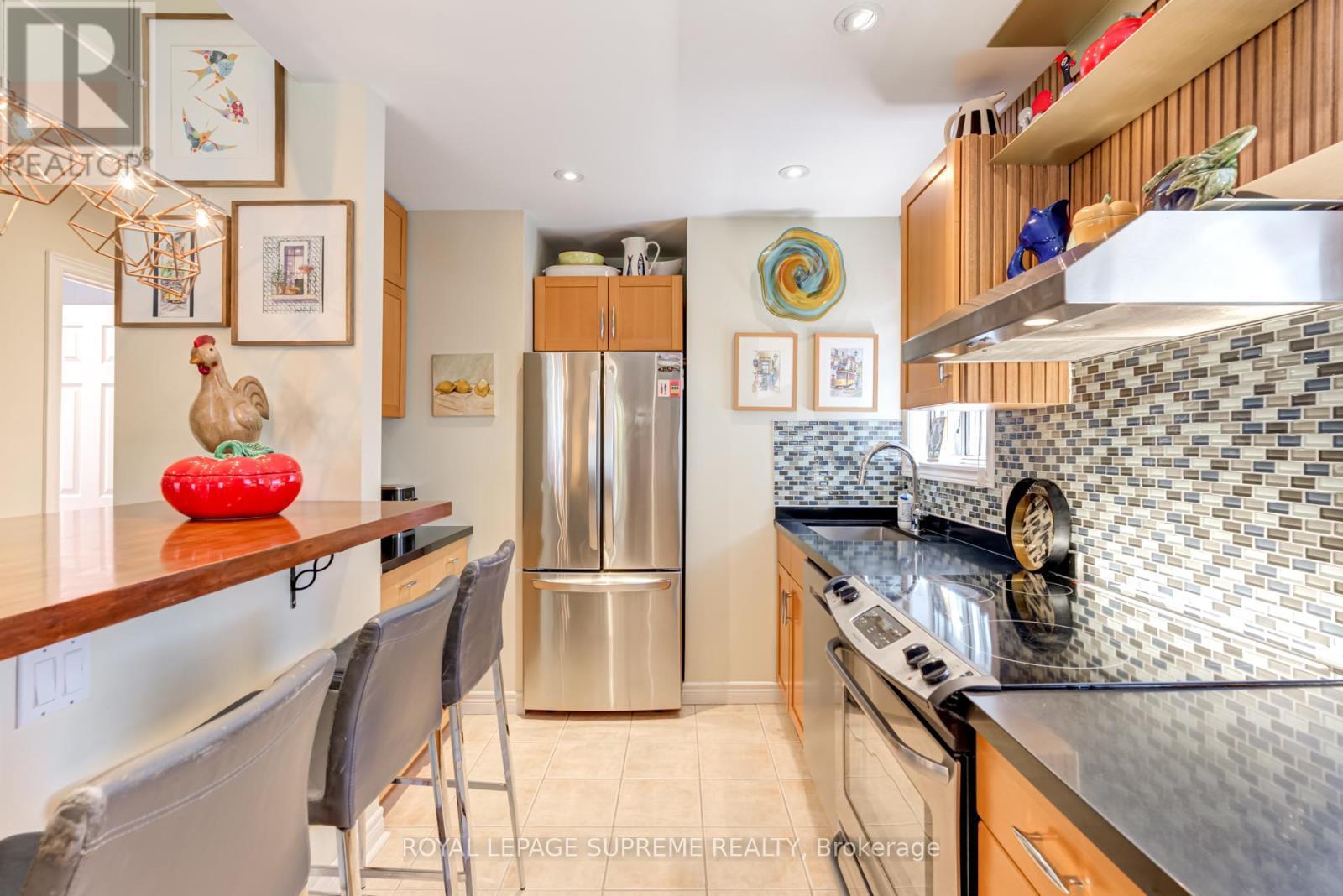 












901 ST CLARENS AVENUE

,
Toronto,




Ontario
M6H3X5

