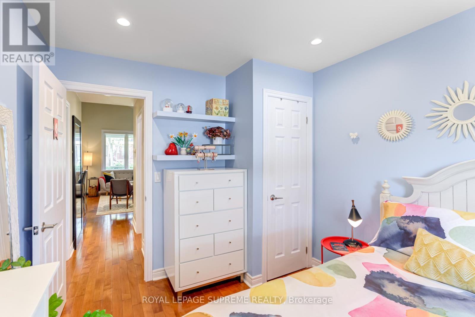 












901 ST CLARENS AVENUE

,
Toronto,




Ontario
M6H3X5

