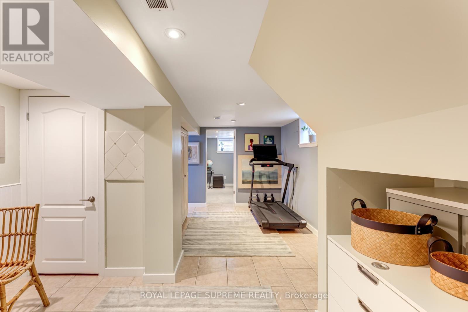 












901 ST CLARENS AVENUE

,
Toronto,




Ontario
M6H3X5

