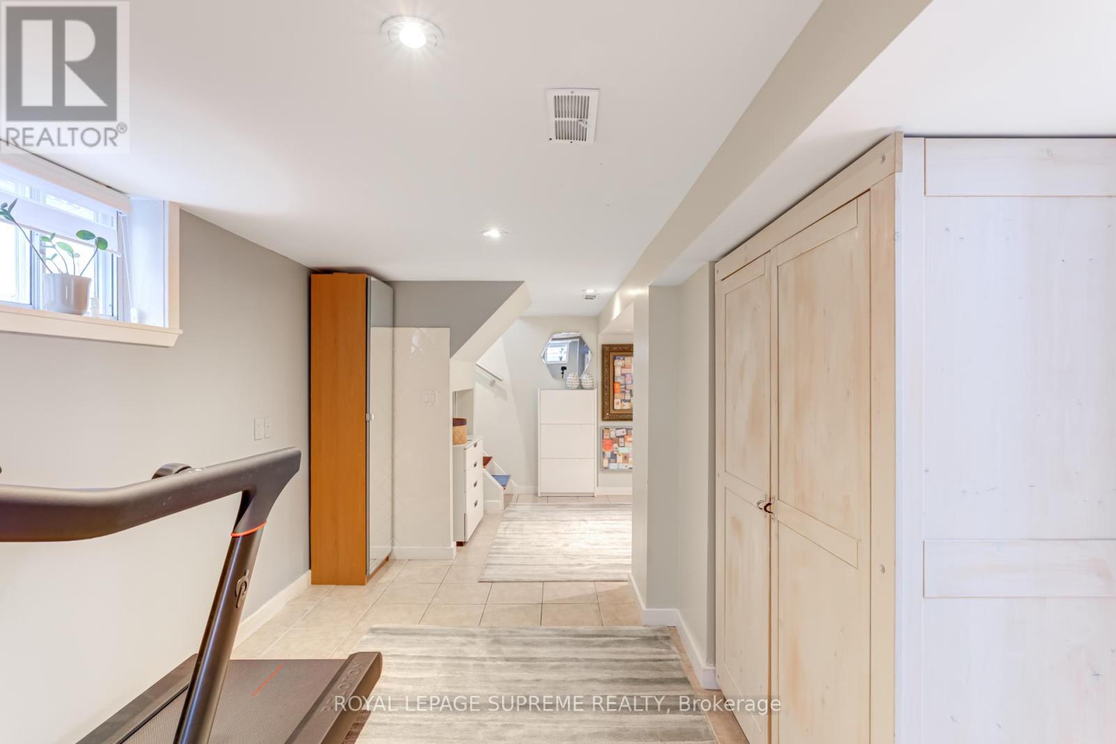 












901 ST CLARENS AVENUE

,
Toronto,




Ontario
M6H3X5

