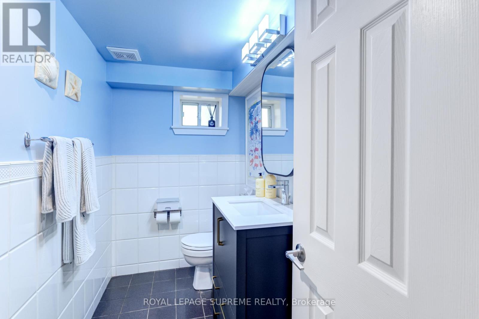 












901 ST CLARENS AVENUE

,
Toronto,




Ontario
M6H3X5

