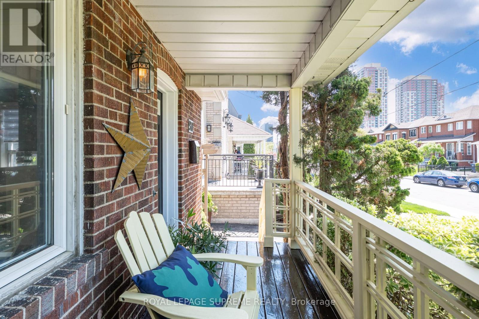 












901 ST CLARENS AVENUE

,
Toronto,




Ontario
M6H3X5

