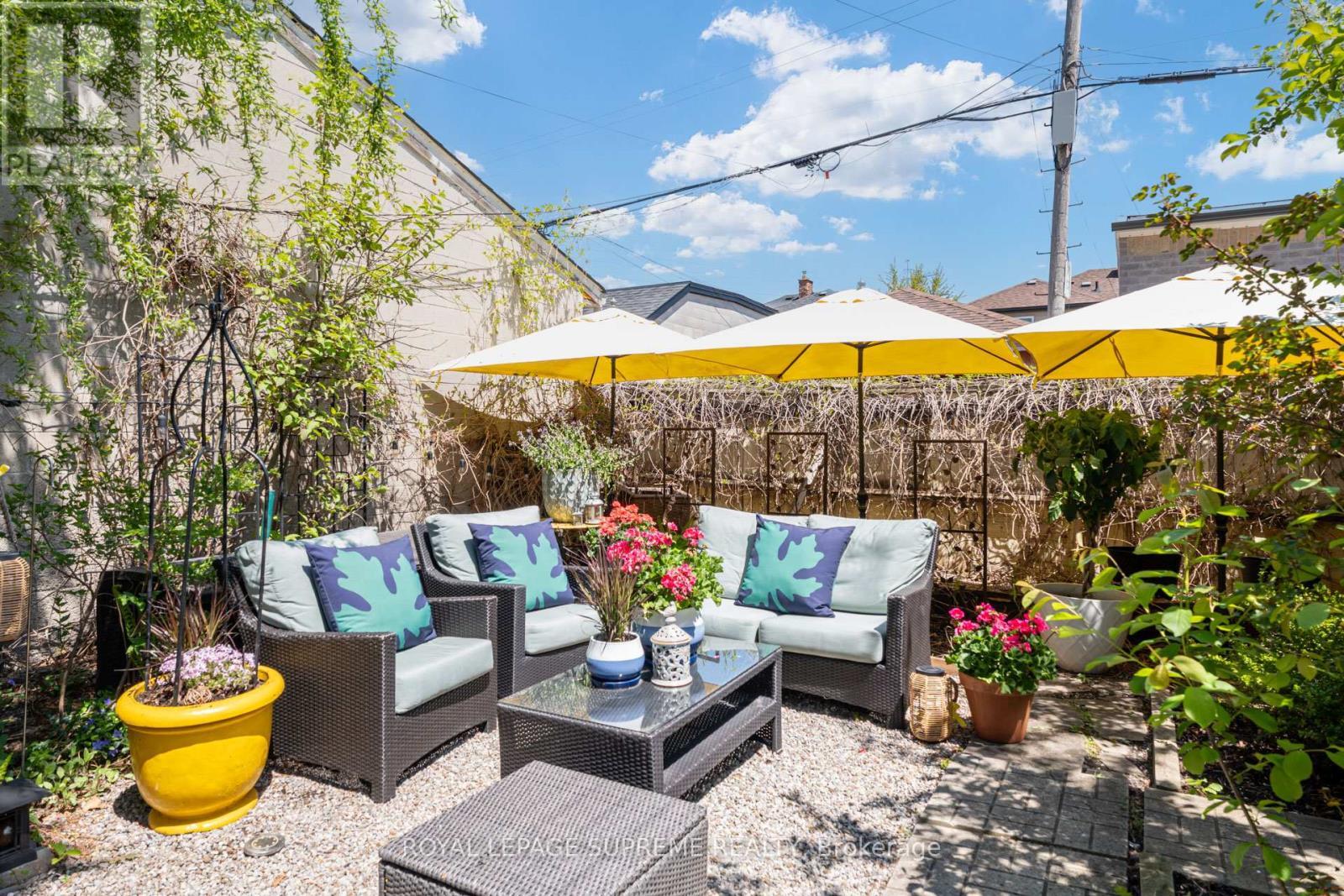 












901 ST CLARENS AVENUE

,
Toronto,




Ontario
M6H3X5

