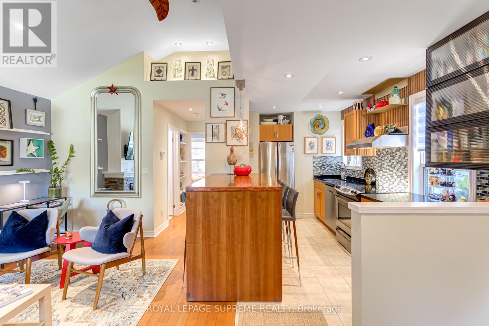












901 ST CLARENS AVENUE

,
Toronto,




Ontario
M6H3X5

