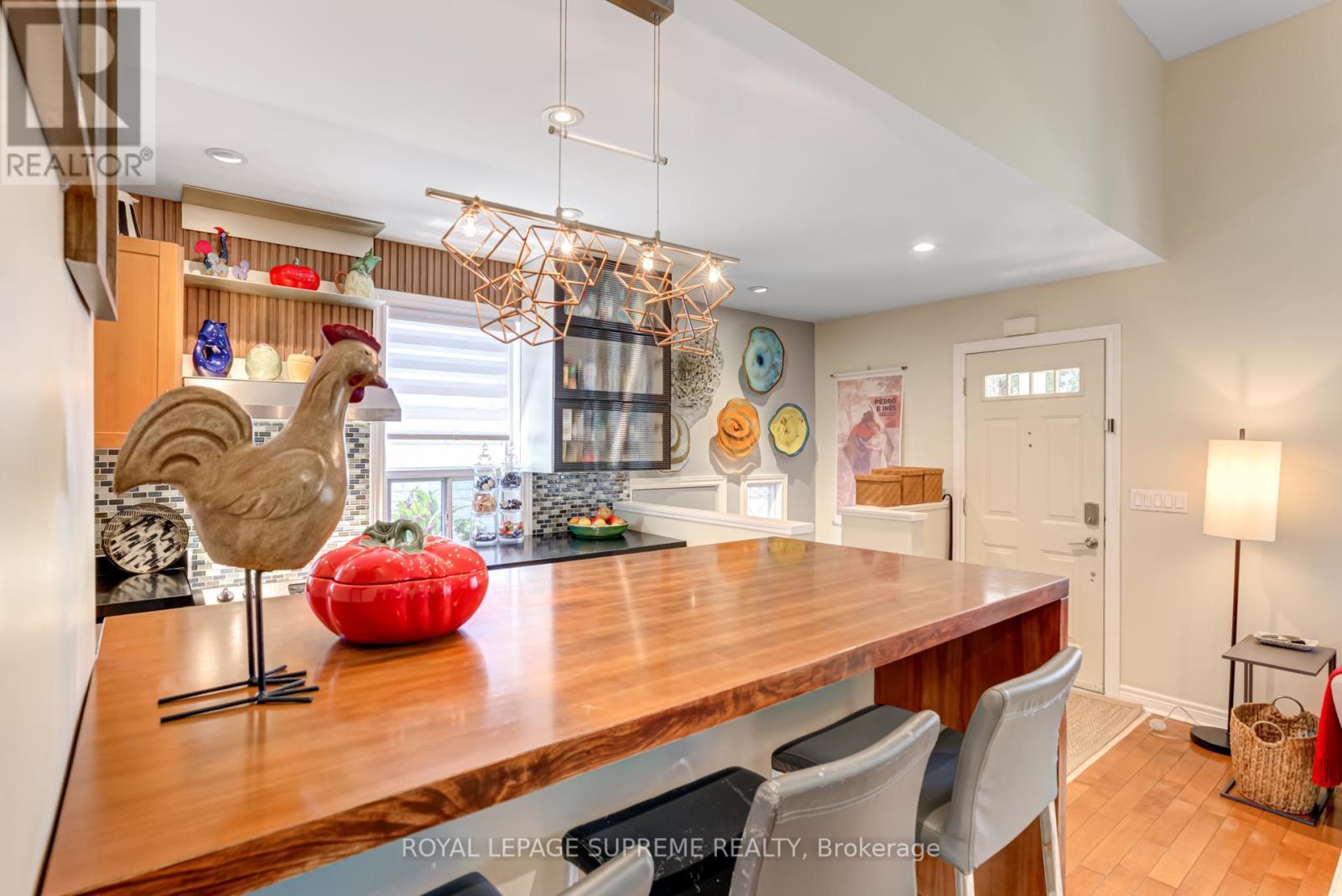 












901 ST CLARENS AVENUE

,
Toronto,




Ontario
M6H3X5

