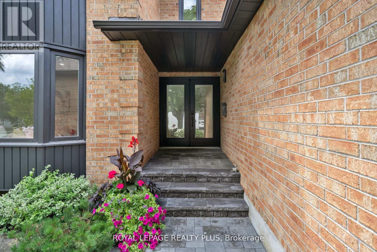 












4344 DALLAS COURT

,
Mississauga,




Ontario
L4W4G7

