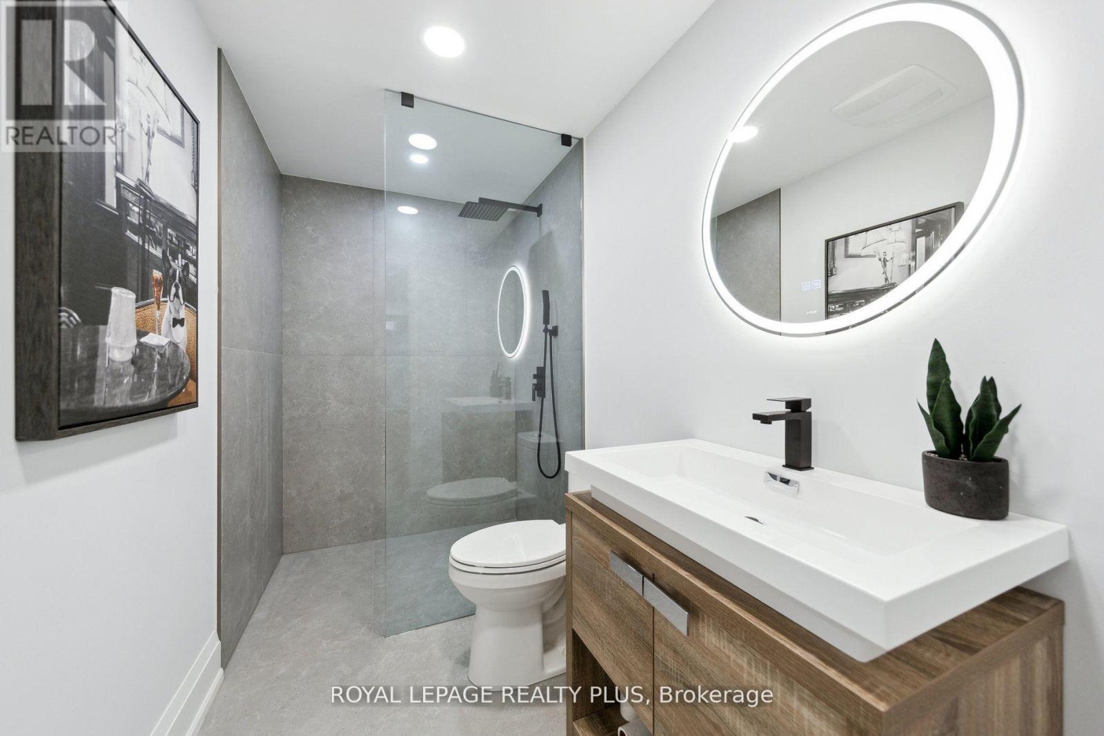 












4344 DALLAS COURT

,
Mississauga,




Ontario
L4W4G7

