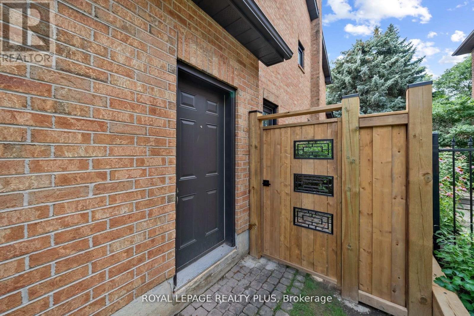 












4344 DALLAS COURT

,
Mississauga,




Ontario
L4W4G7

