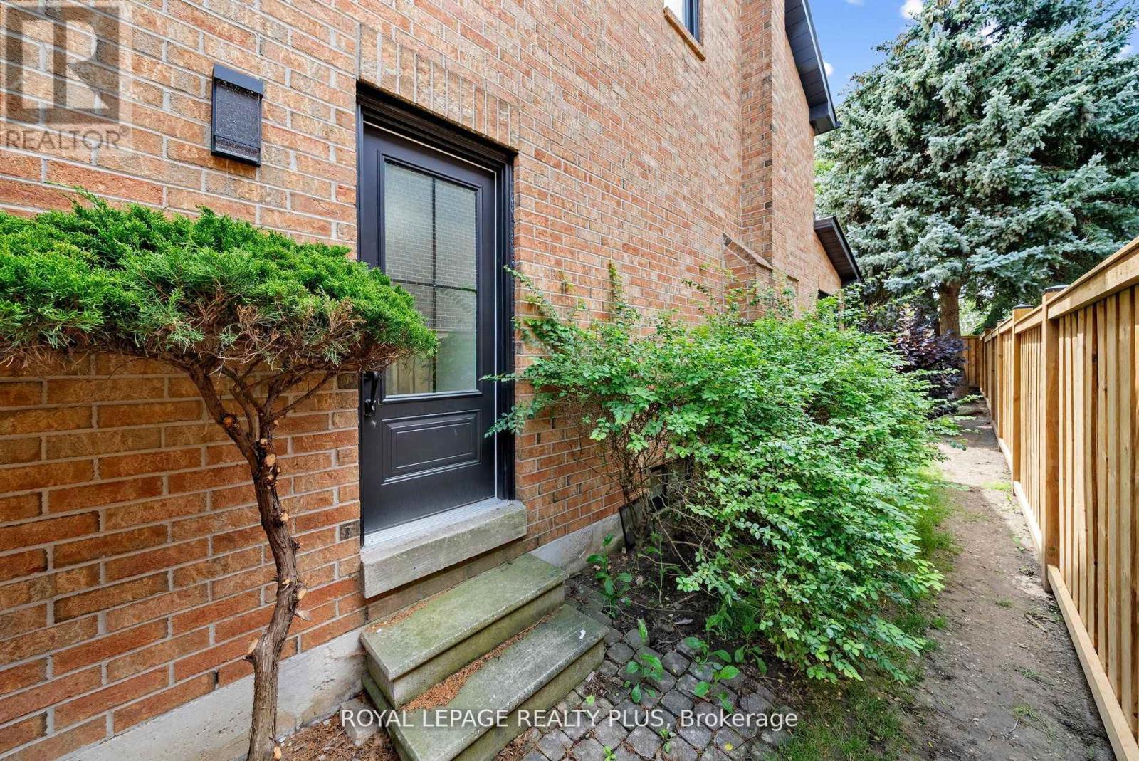 












4344 DALLAS COURT

,
Mississauga,




Ontario
L4W4G7

