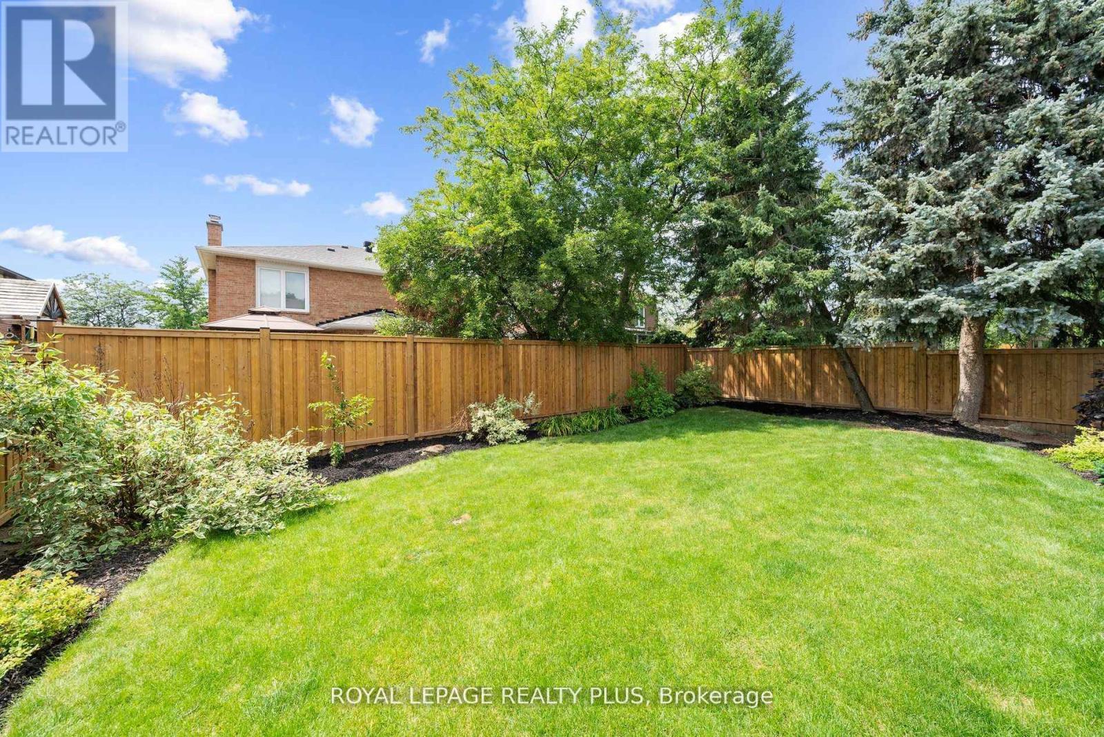 












4344 DALLAS COURT

,
Mississauga,




Ontario
L4W4G7

