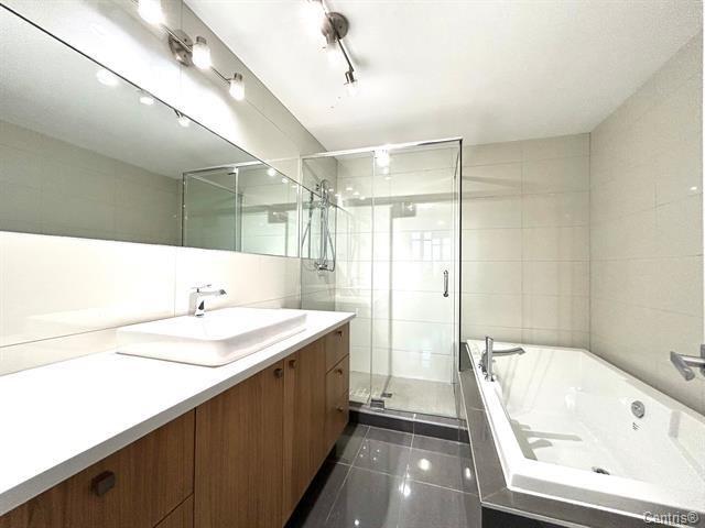 









2160


Av. Terry-Fox

, 711,
Laval (Chomedey),




QC
H7T3B7


