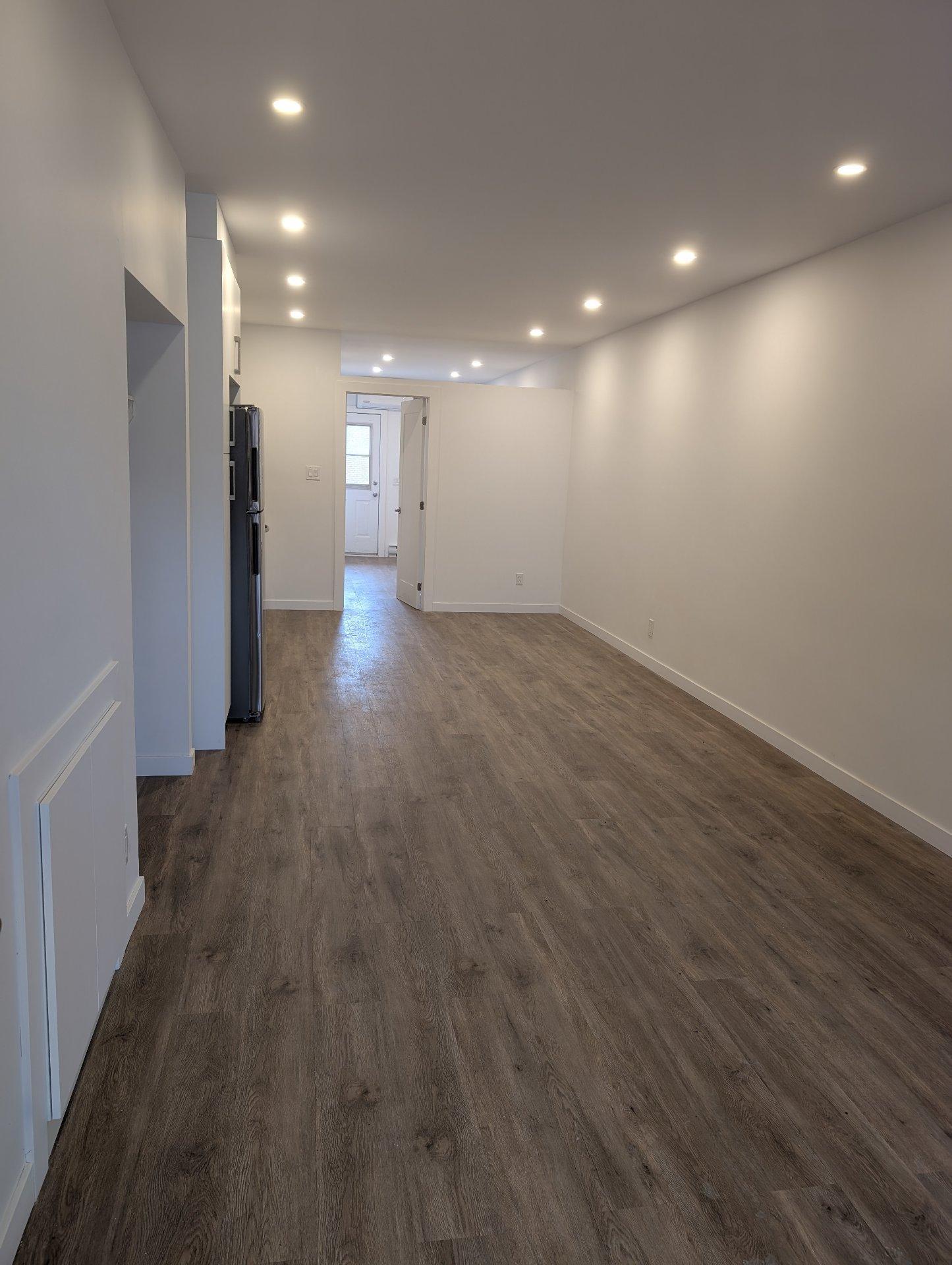 









6037


Av. du Parc

,
Montréal (Le Plateau-Mont-Royal),




QC
H2V4H4

