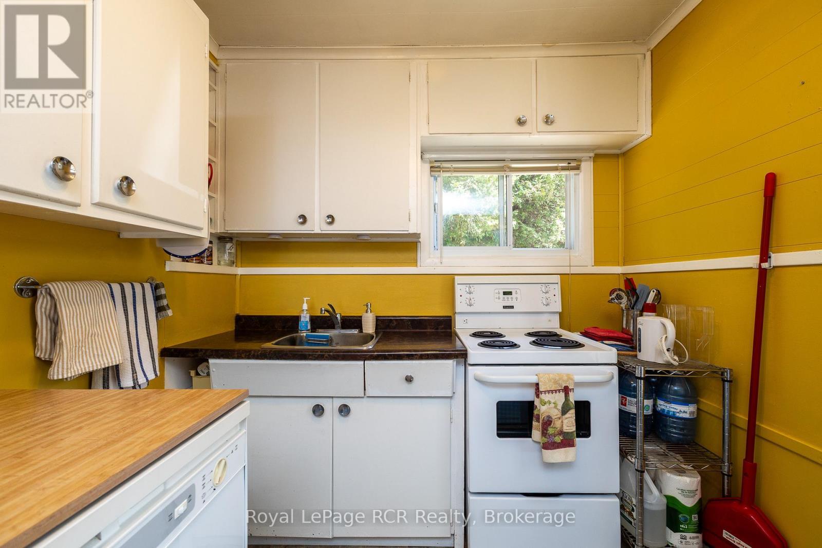 












917 BRUCE ROAD #13 ROAD

,
Native Leased Lands,




Ontario
N0H2L0

