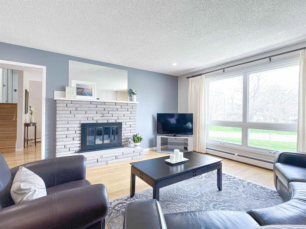 












21 Pope Avenue

,
Charlottetown,




PE
C1A 6N4

