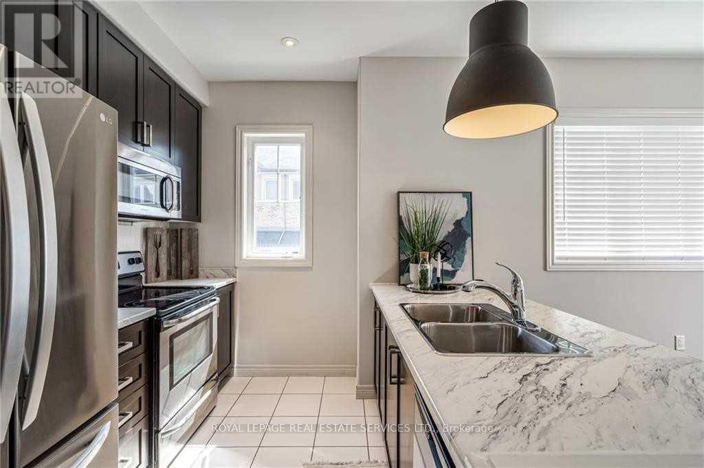 












47 - 201 WESTBANK TRAIL

,
Hamilton,




Ontario
L8J0H4

