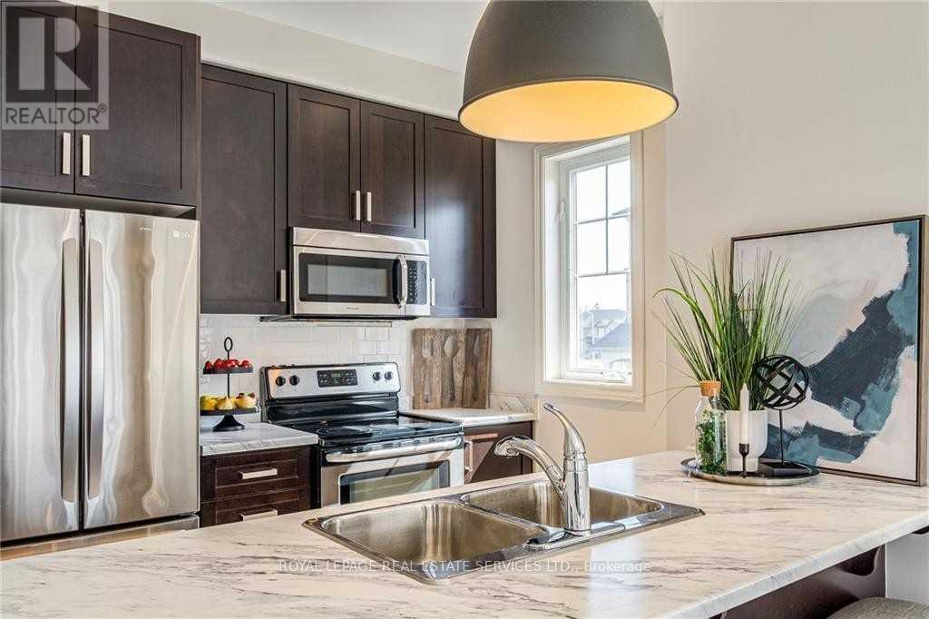 












47 - 201 WESTBANK TRAIL

,
Hamilton,




Ontario
L8J0H4

