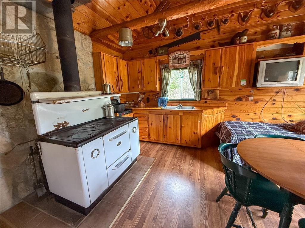 












17895 Highway 540

,
Evansville,







Ontario
P0P1J0


