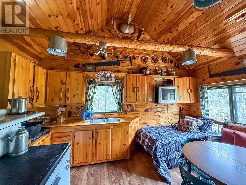 












17895 Highway 540

,
Evansville,







Ontario
P0P1J0

