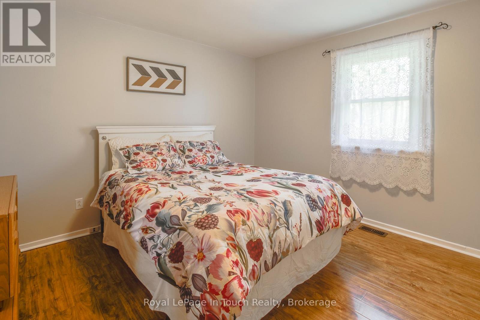 












6 DAVIS DRIVE

,
Tay,




Ontario
L0K2A0


