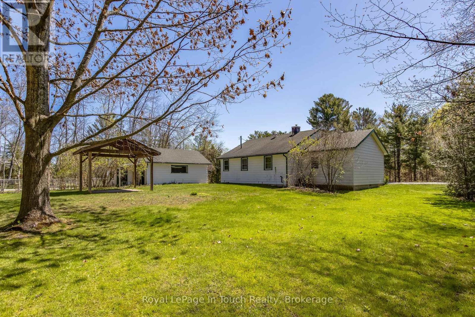 












6 DAVIS DRIVE

,
Tay,




Ontario
L0K2A0

