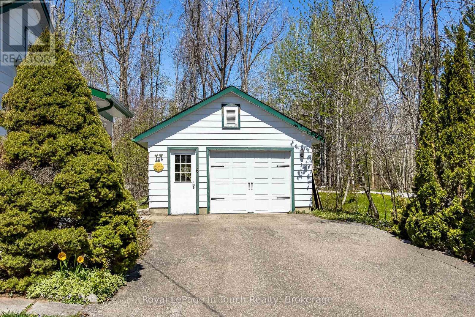 












6 DAVIS DRIVE

,
Tay,




Ontario
L0K2A0


