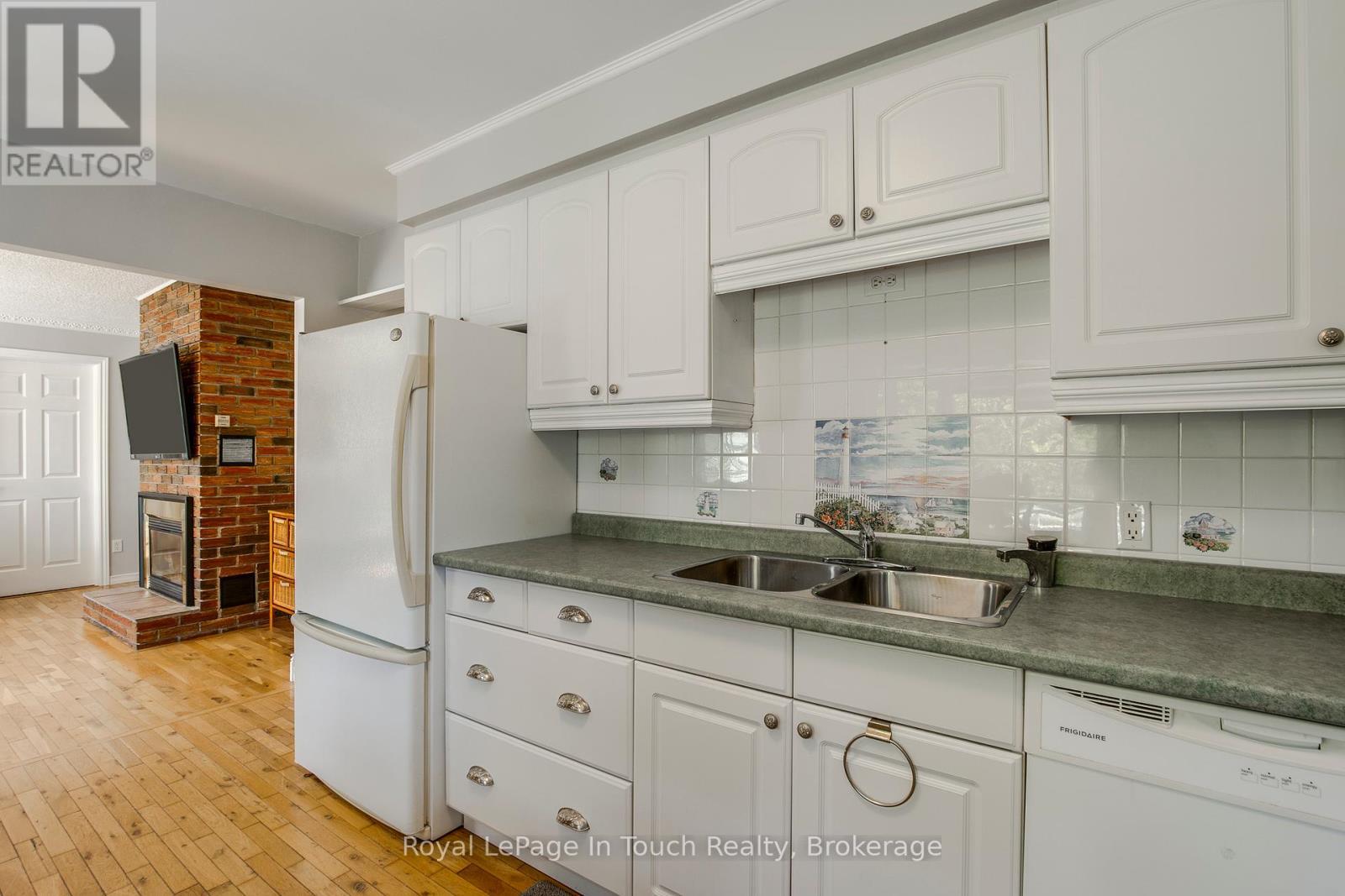 












6 DAVIS DRIVE

,
Tay,




Ontario
L0K2A0

