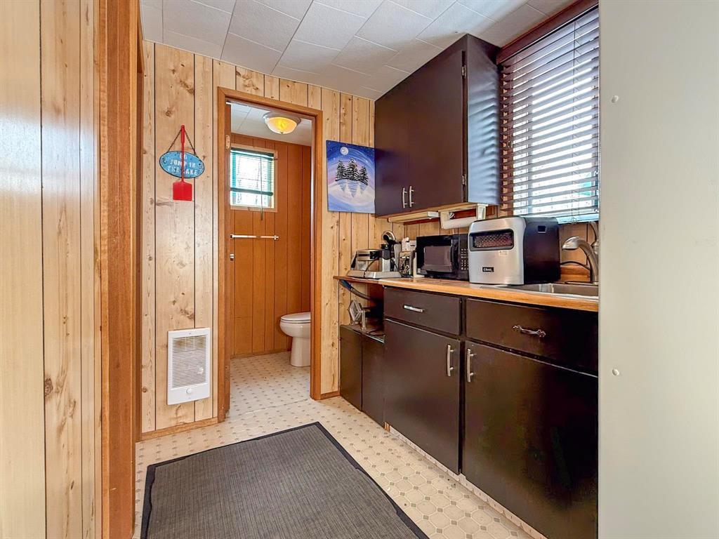 












67 Hilltop Crescent

,
Onanole,




Manitoba
R0J1N0

