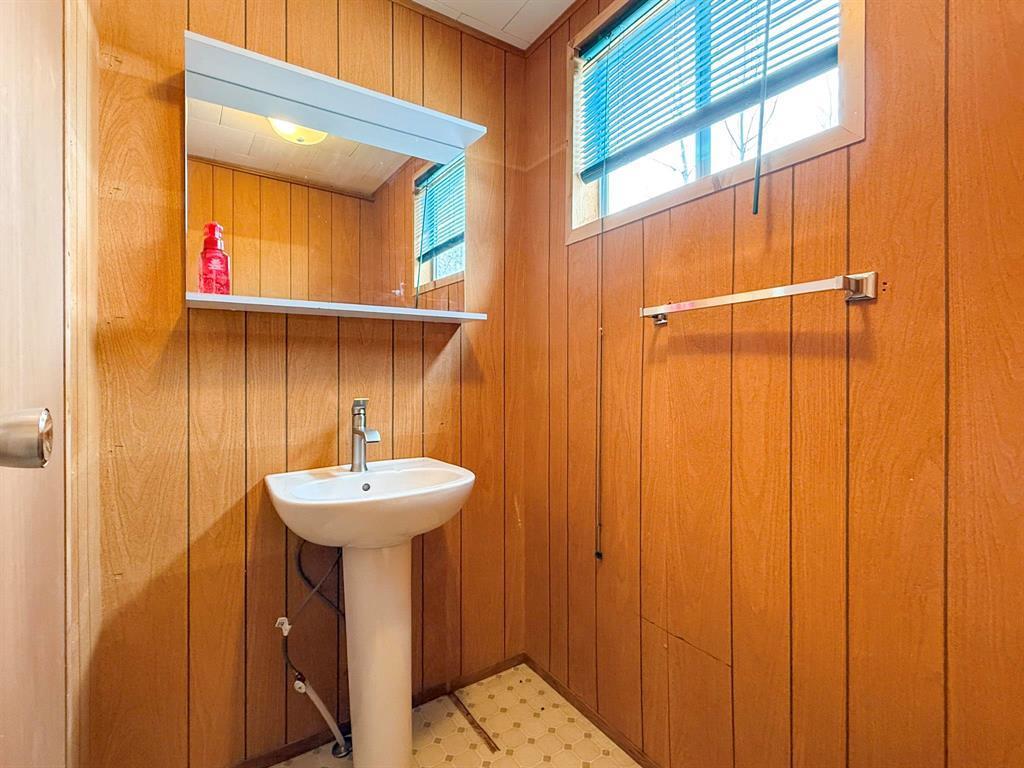 












67 Hilltop Crescent

,
Onanole,




Manitoba
R0J1N0

