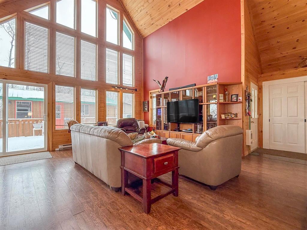 












67 Hilltop Crescent

,
Onanole,




Manitoba
R0J1N0

