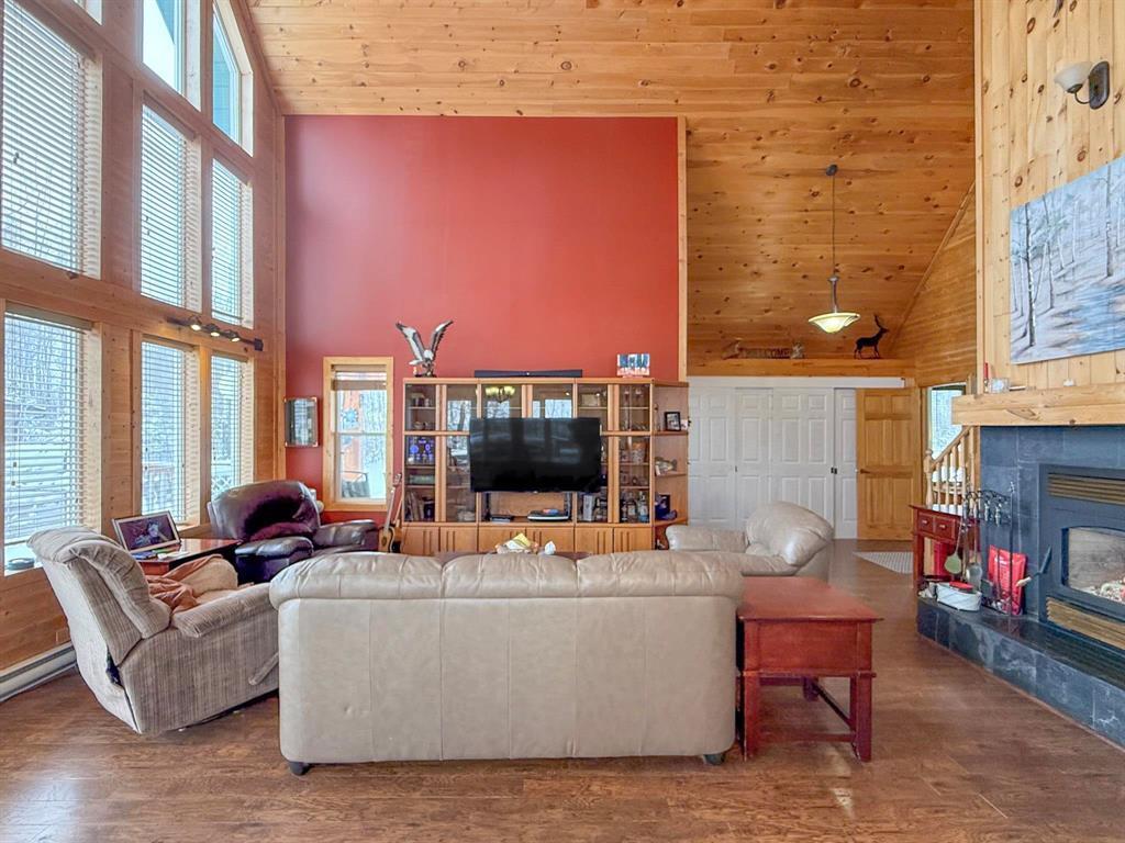 












67 Hilltop Crescent

,
Onanole,




Manitoba
R0J1N0

