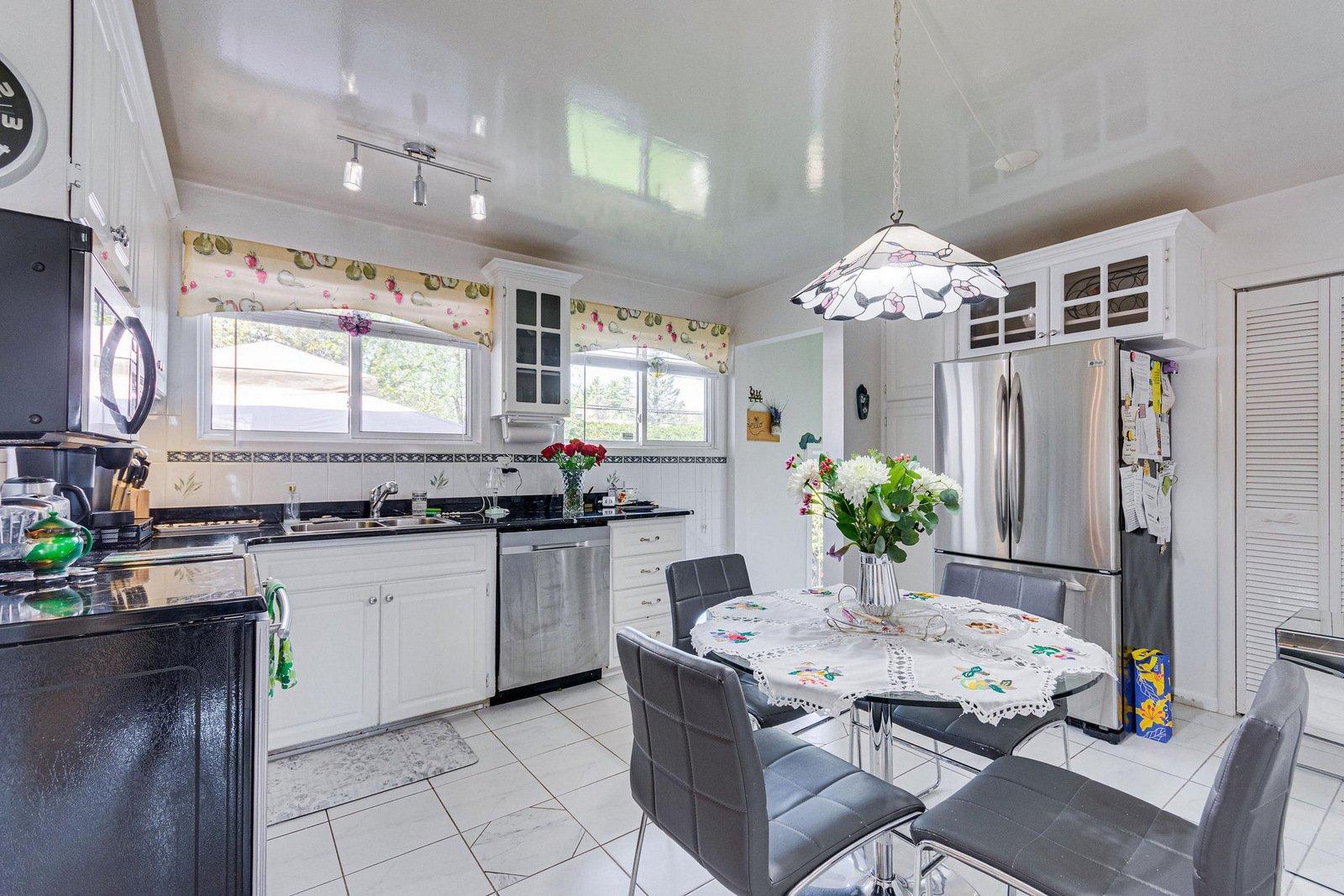 









60


Rue Cholette

,
Gatineau (Hull),




QC
J8Y1J8

