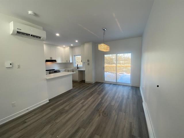 









1011Z


Boul. St-René E.

,
Gatineau (Gatineau),




QC
J8P7C6

