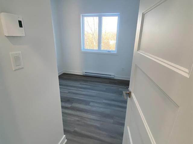 









1011Z


Boul. St-René E.

,
Gatineau (Gatineau),




QC
J8P7C6


