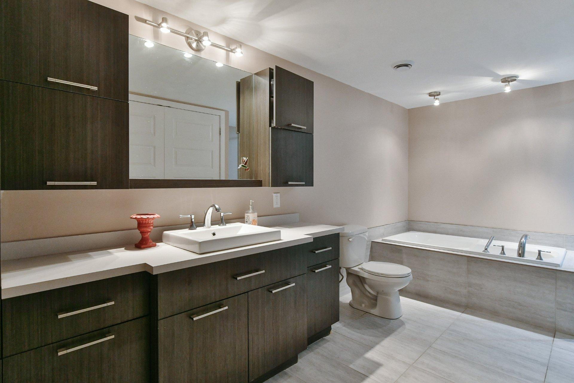 









260


Rue du Maçon

, 202,
Saint-Jérôme,




QC
J7Y0H4

