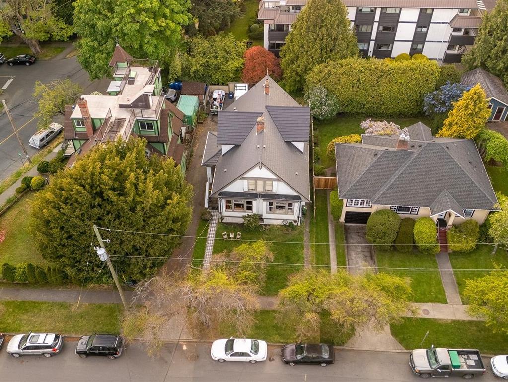 









516


Su'it

St,
Victoria,




BC
V8V 4C4


