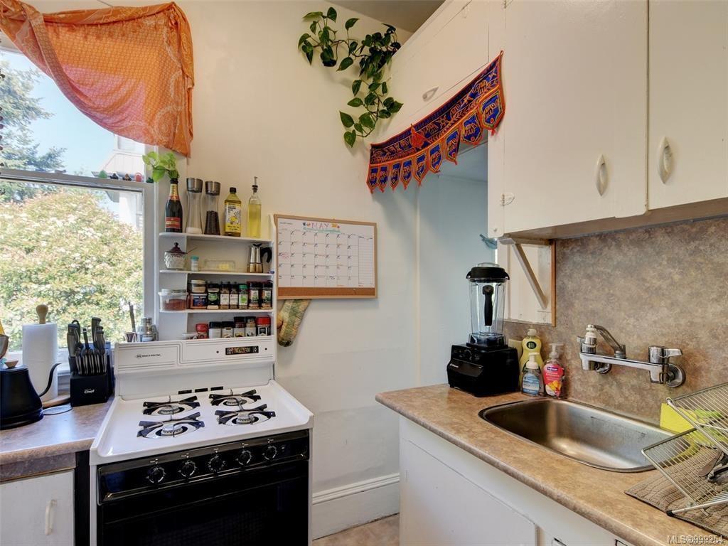 









516


Su'it

St,
Victoria,




BC
V8V 4C4

