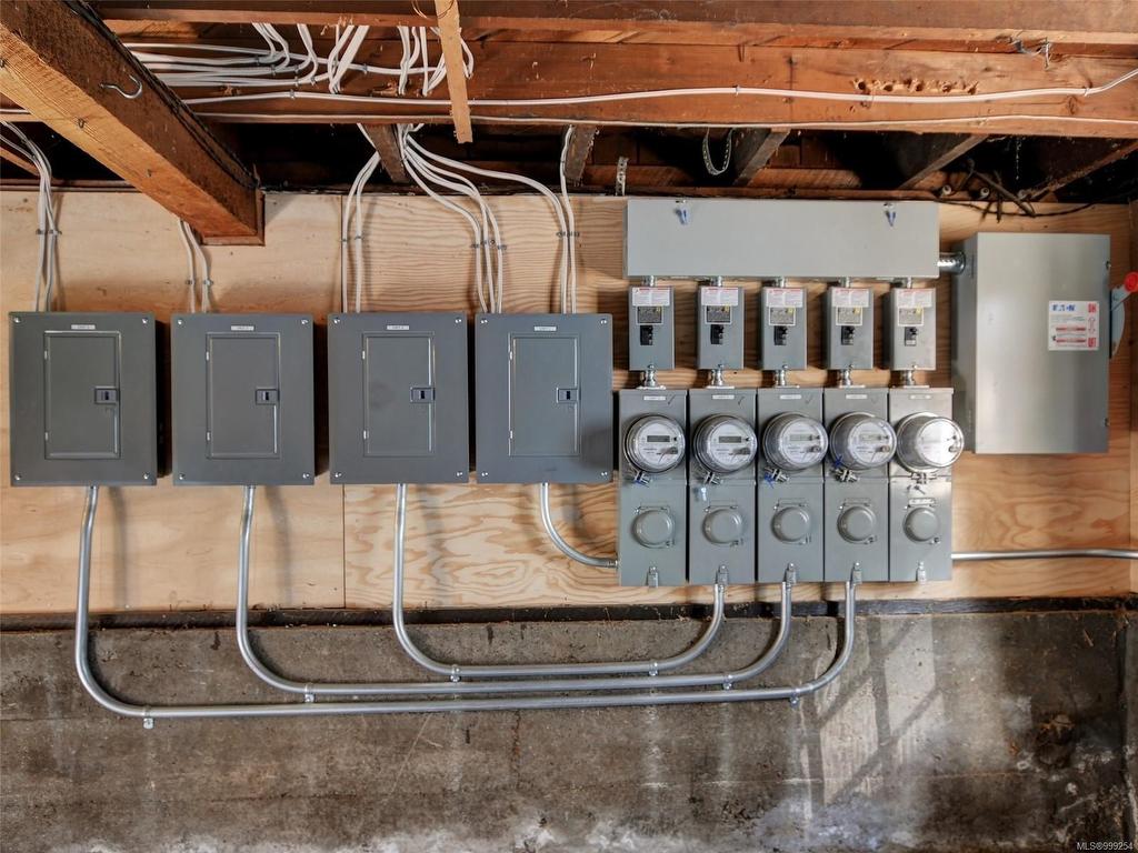 









516


Su'it

St,
Victoria,




BC
V8V 4C4

