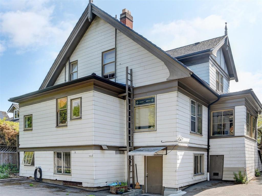 









516


Su'it

St,
Victoria,




BC
V8V 4C4

