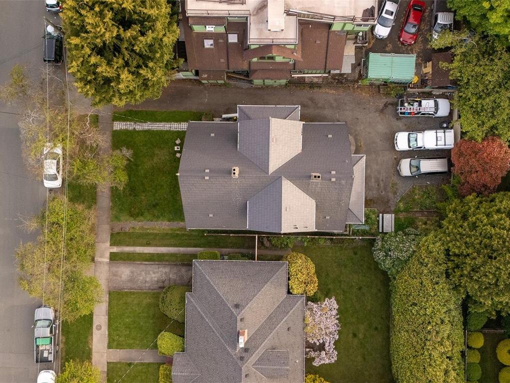 









516


Su'it

St,
Victoria,




BC
V8V 4C4

