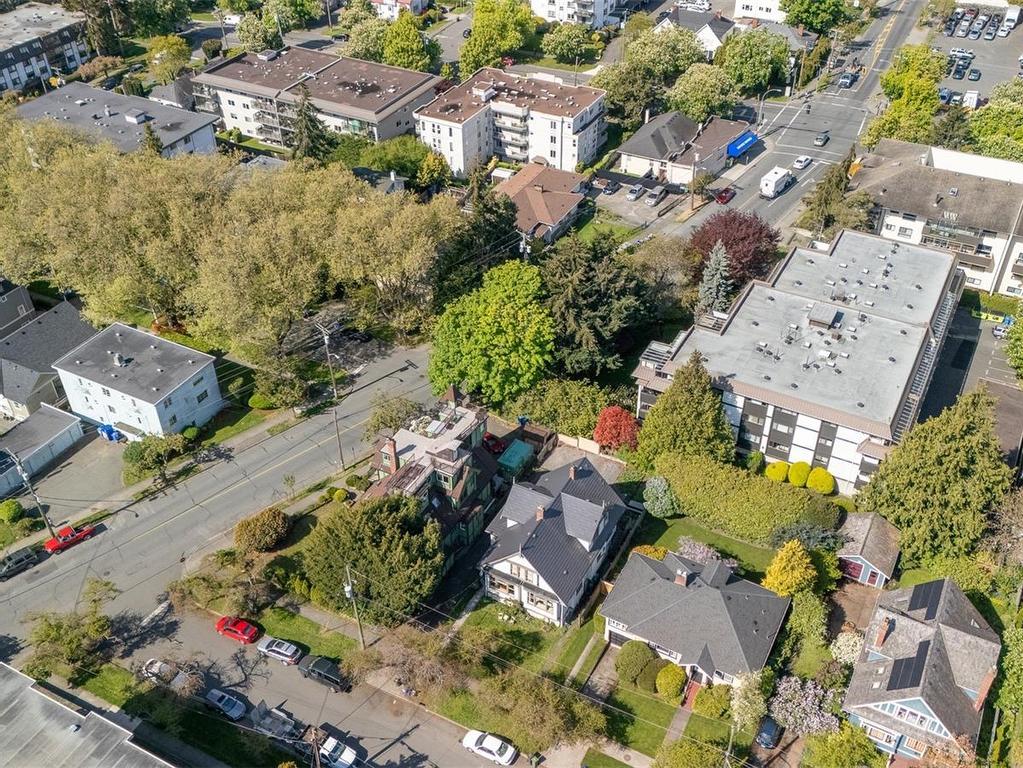 









516


Su'it

St,
Victoria,




BC
V8V 4C4

