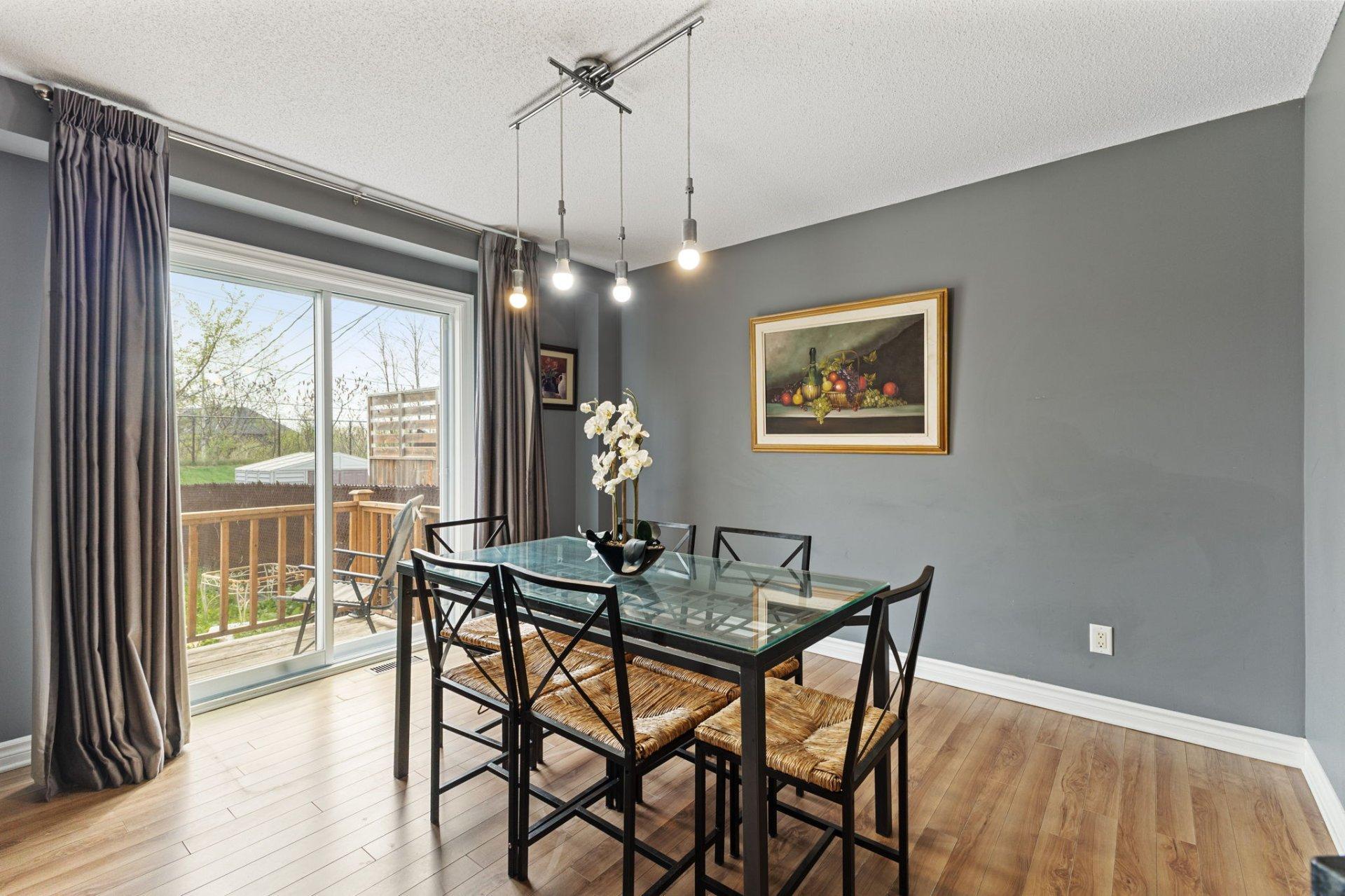 









570


Av. des Tilleuls

,
Gatineau (Aylmer),




QC
J9J2N6

