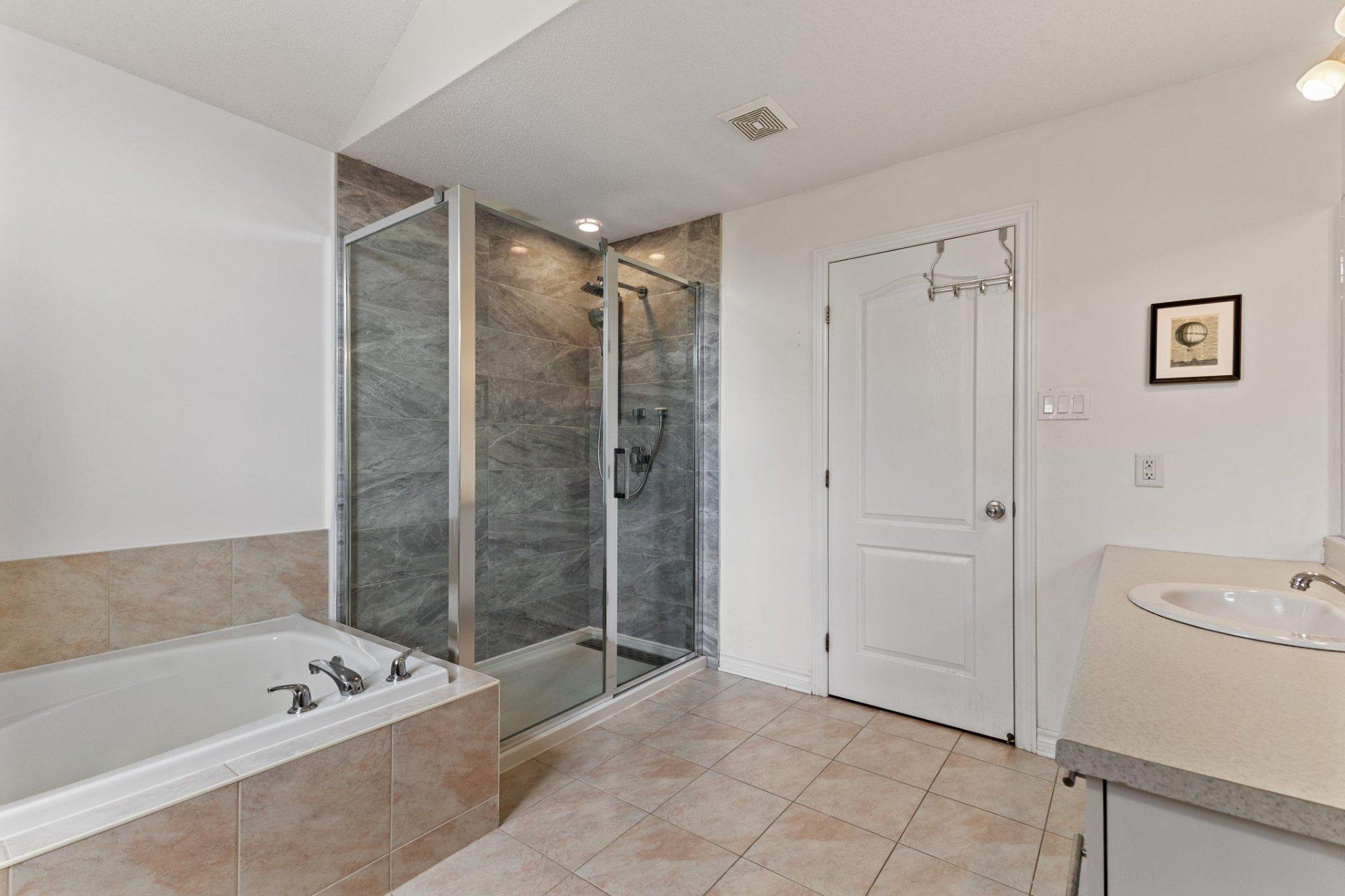 









570


Av. des Tilleuls

,
Gatineau (Aylmer),




QC
J9J2N6

