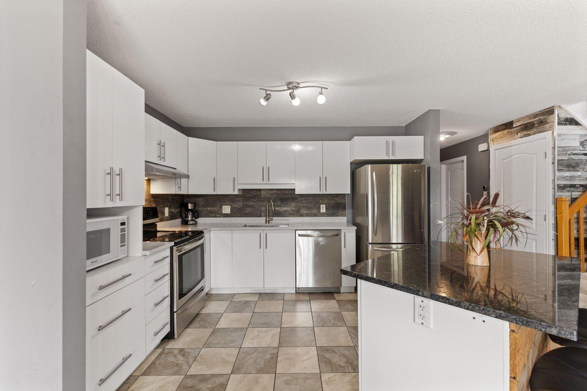 









570


Av. des Tilleuls

,
Gatineau (Aylmer),




QC
J9J2N6

